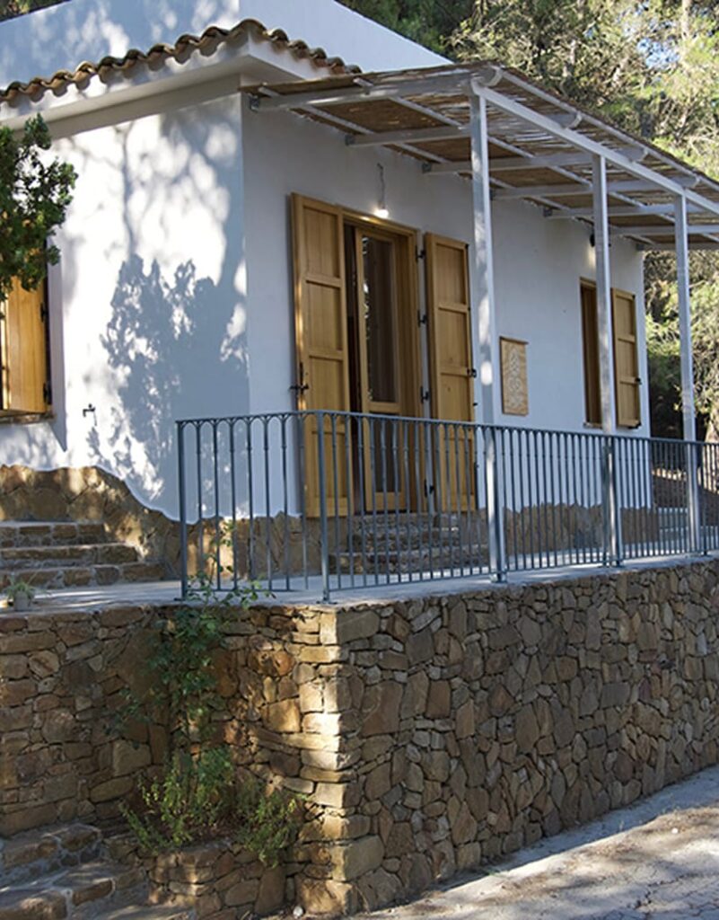 dettaglio esterno di casa delle pigne valdibella